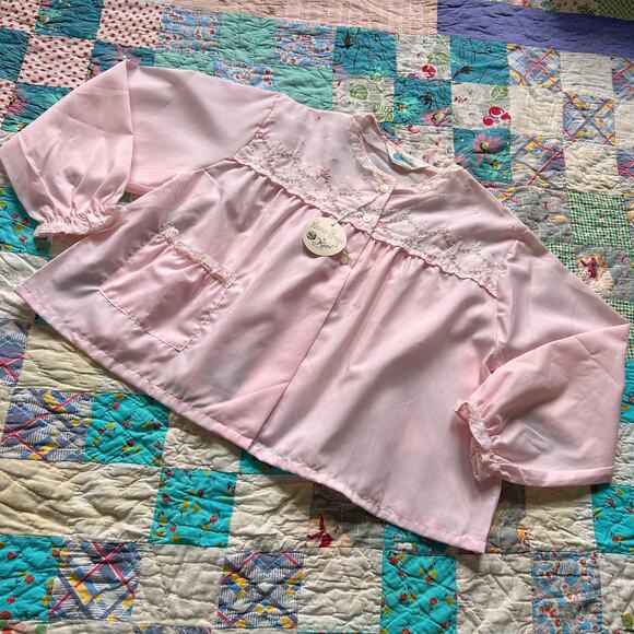 Vintage 50s/60s DEADSTOCK Pink Ruffled + Embroidered Bed Jacket Top M - Picture 3 of 5